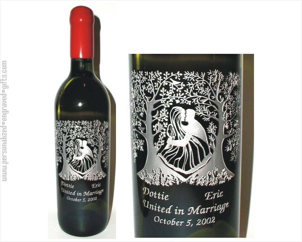 Engraved Wine Bottles - Kissing Couple