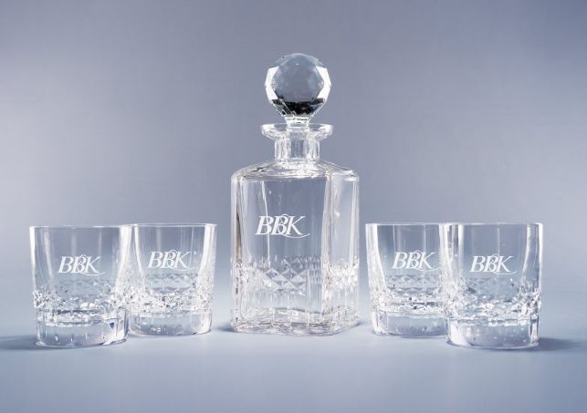 Engraved crystal decanter set with 4 glasses singular
