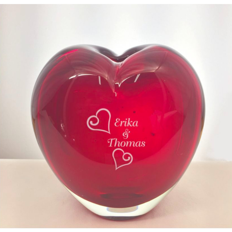 Engraved Red Heart Shaped Art Glass Vase, Rojo