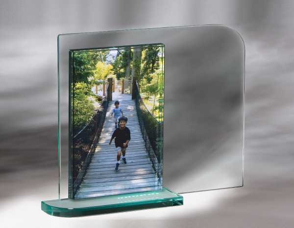 engraved picture frame in glass 